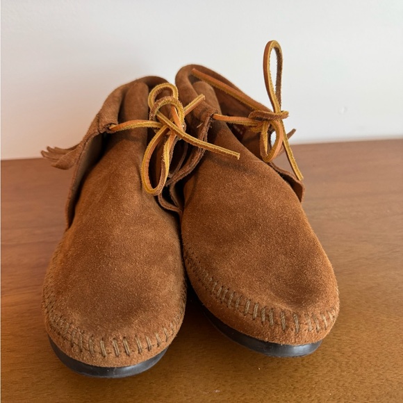 Minnetonka Bootie Sz 9 - Picture 5 of 6